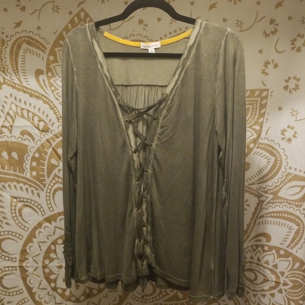 Lace-up long sleeve